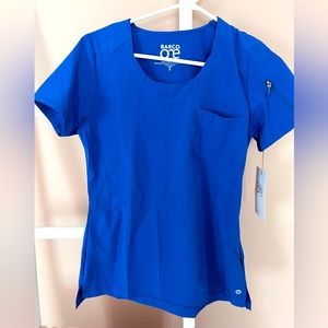 Women’s Athleta wear top that keeps you dry.